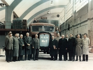 1. nákladní automobil sjel z montážní linky 15.11.1955